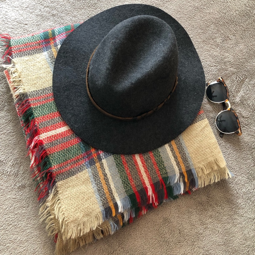 Wide brimmed wool hat by Pistil